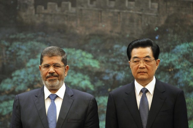 در این عکس گویی روسای جمهور مصر و چین را به زور در کنار یکدیگر قرار داده اند!