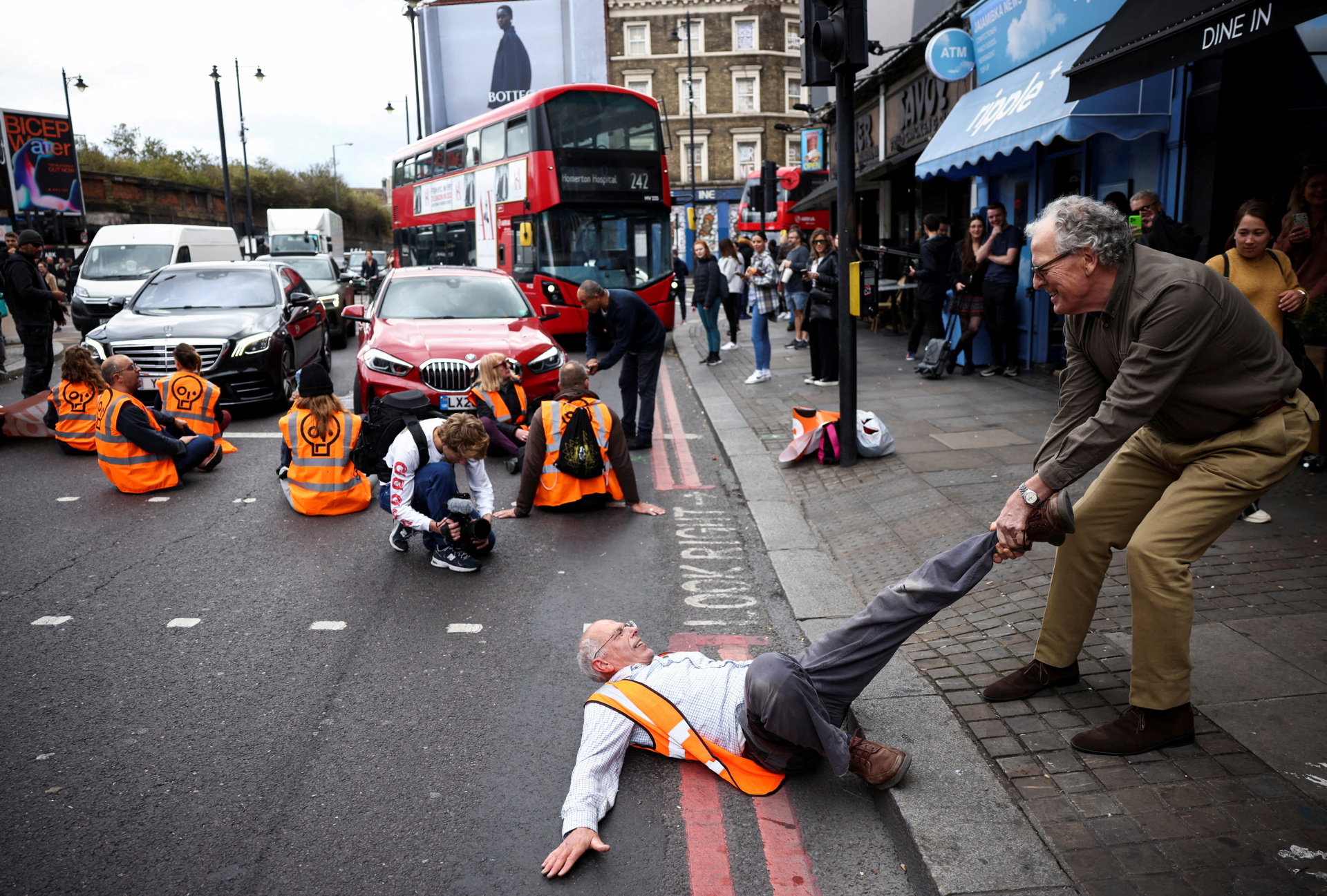 شوخی در حاشیه تظاهرات طرفداران محیط‌زیست در لندن