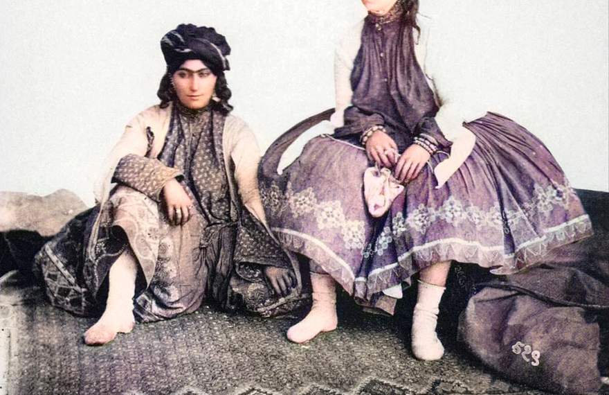 چهرۀ متفاوت زنان عصر قاجار در عکس‌های رنگی  